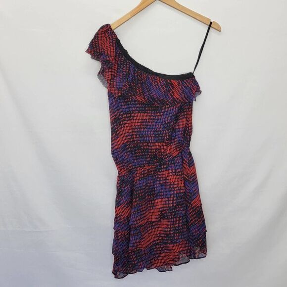 The limited one shoulder with ruffle on bottom - Picture 15 of 16